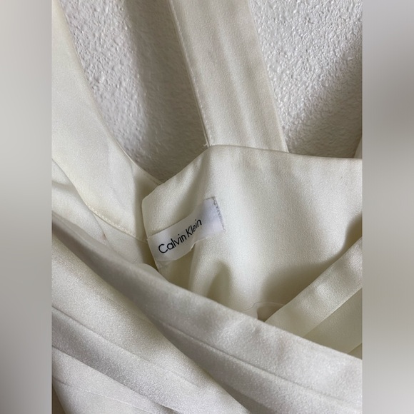 Calvin Klein Elegant Cream Sleeveless Dress - Picture 4 of 11